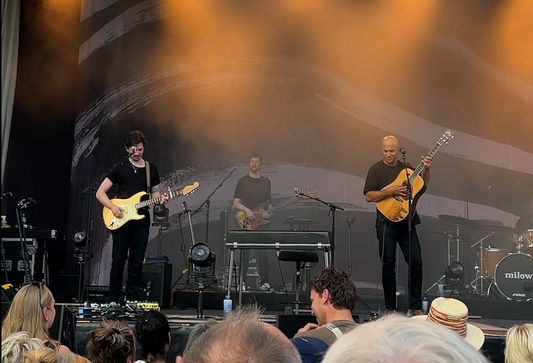 Rheingau Musikfestival mit Milow auf Schloss Vollrads begeistert tausende Fans